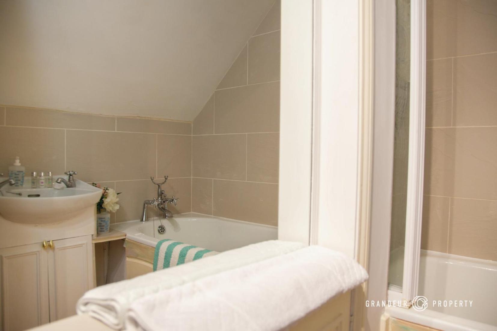 Sky View Suite By Grandeur Property Bournemouth Exterior photo